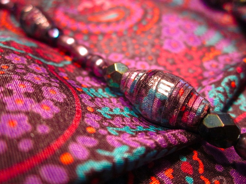 mom-blouse-necklace